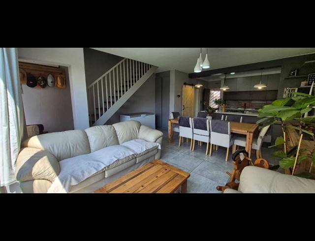 2 BEDROOM TOWNHOUSE FOR SALE IN MEYERTON CENTRAL